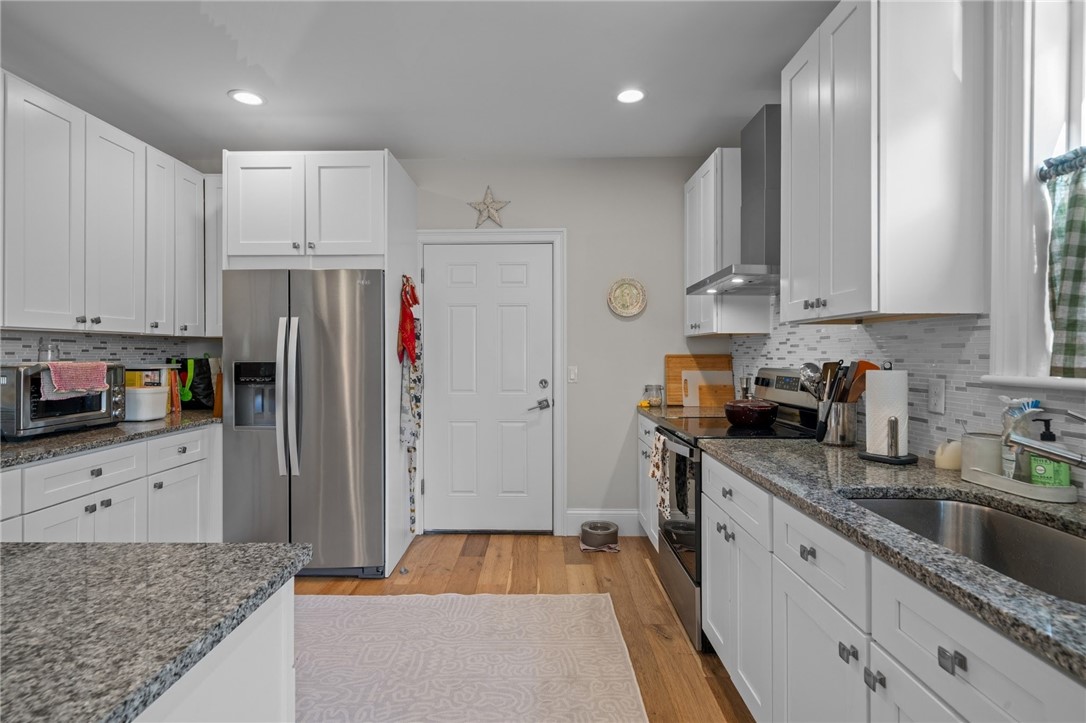 12 University Avenue Providence, RI 02906 - Photo 9 of 44