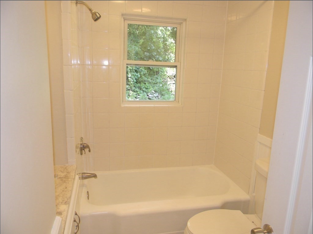 105 Senna Road Fitchburg, MA 01420 - Photo 8 of 23 Gallery Image 8