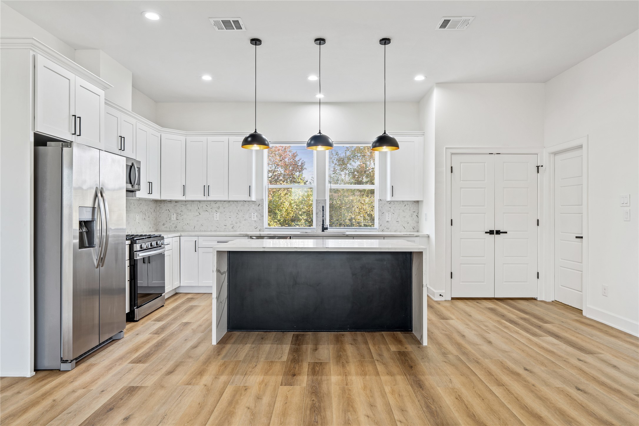 3601 Rebecca Street, Unit C Houston, TX 77021 - Photo 6 of 29 a kitchen with stainless steel appliances granite countertop a refrigerator a oven a stove and a wooden floors