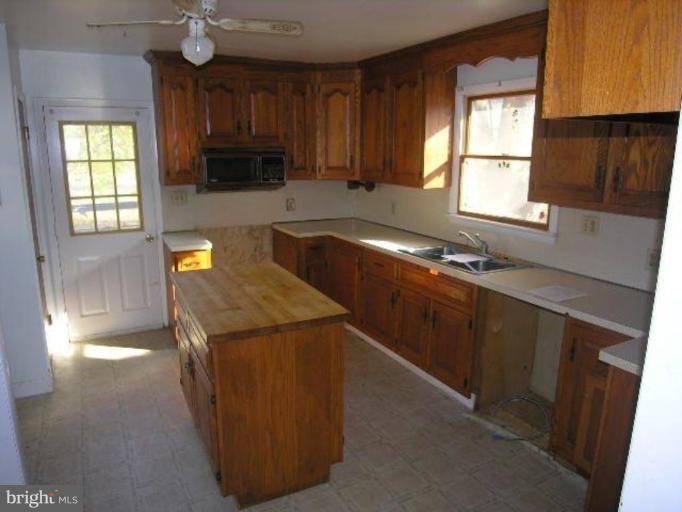 6051 Rosedale Drive King George, VA 22485 - Photo 2 of 12 Kitchen