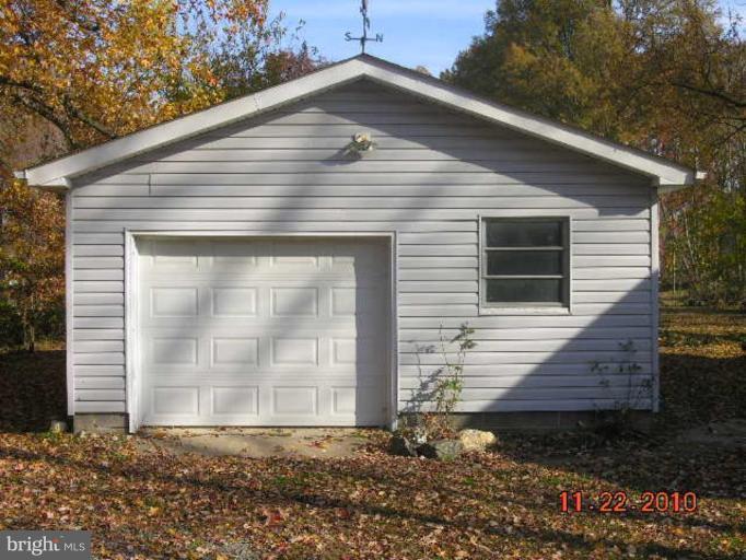 6051 Rosedale Drive King George, VA 22485 - Photo 4 of 12 Garage 1