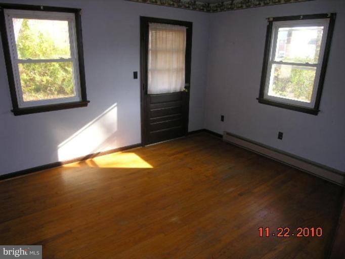 6051 Rosedale Drive King George, VA 22485 - Photo 7 of 12 Living Room