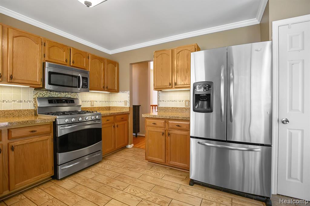 1556 Dunston Road Canton, MI 48188 - Photo 18 of 32