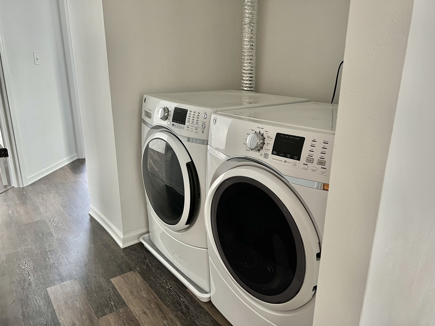 621 Buckboard Road Bolingbrook, IL 60490 - Photo 31 of 38 a utility room with dryer and washer