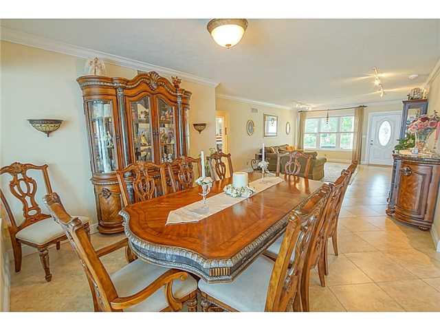 1041 Southeast Riverside Drive Stuart, FL 34996 - Photo 4 of 25 Gallery Image 4