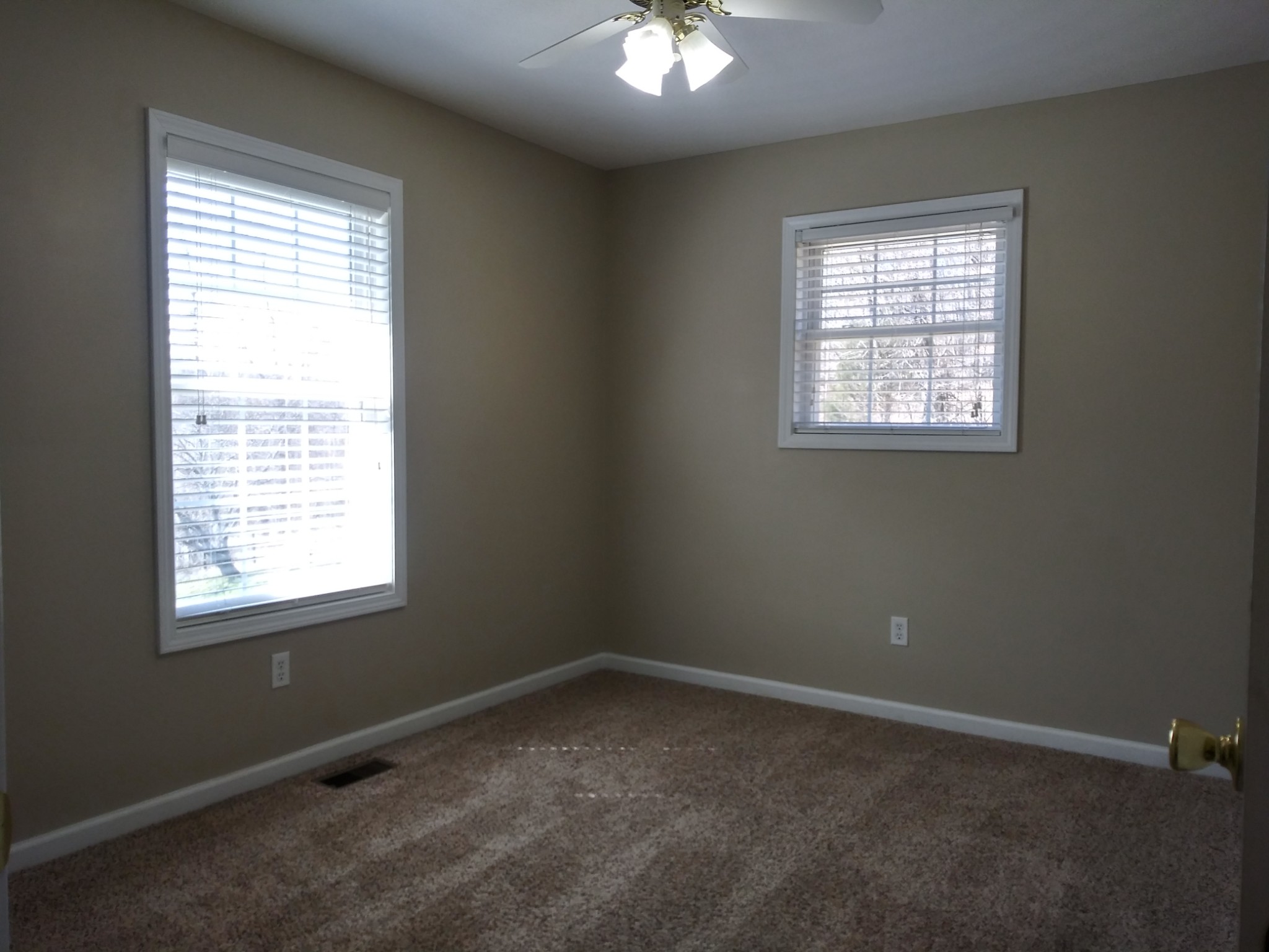 5330 Long Branch Road Tennessee Ridge, TN 37178 - Photo 15 of 57 an empty room with a window