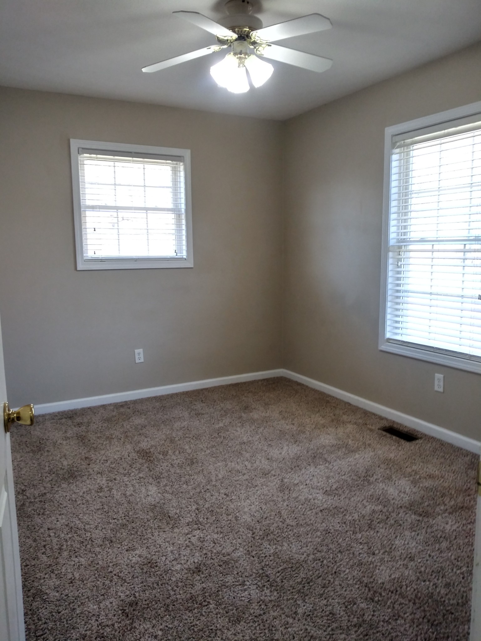 5330 Long Branch Road Tennessee Ridge, TN 37178 - Photo 18 of 57 an empty room with a window