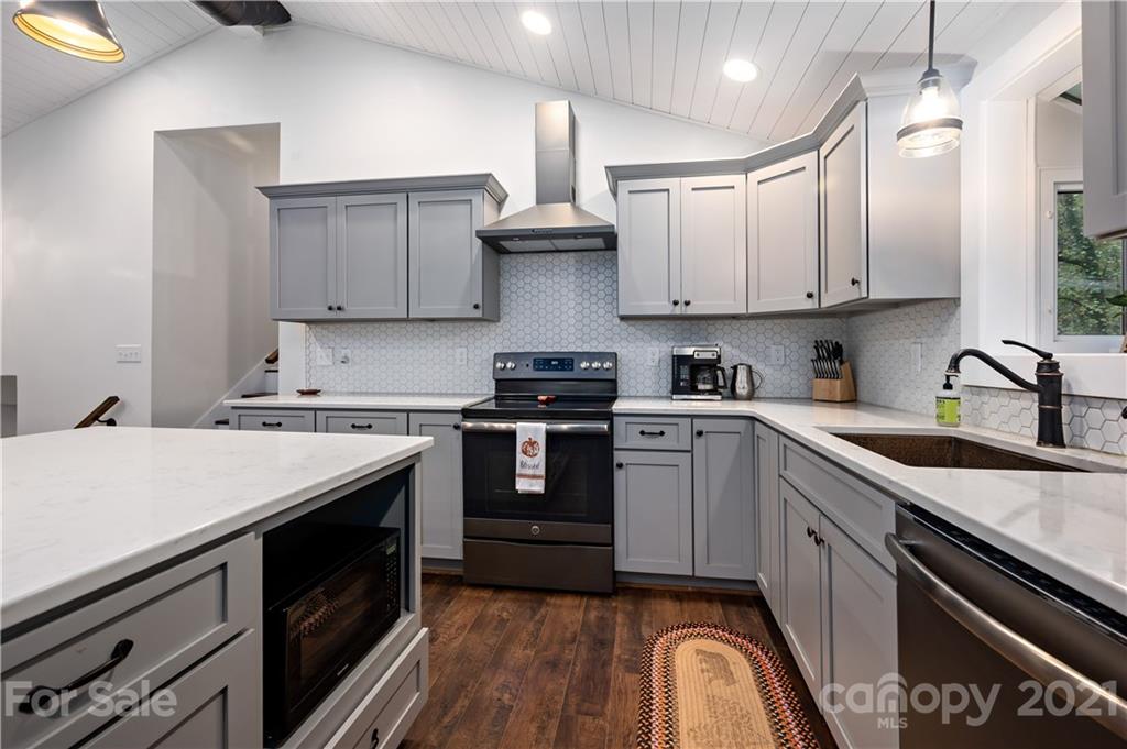 516 South Country Club Road Brevard, NC 28712 - Photo 12 of 37 Gallery Image 12