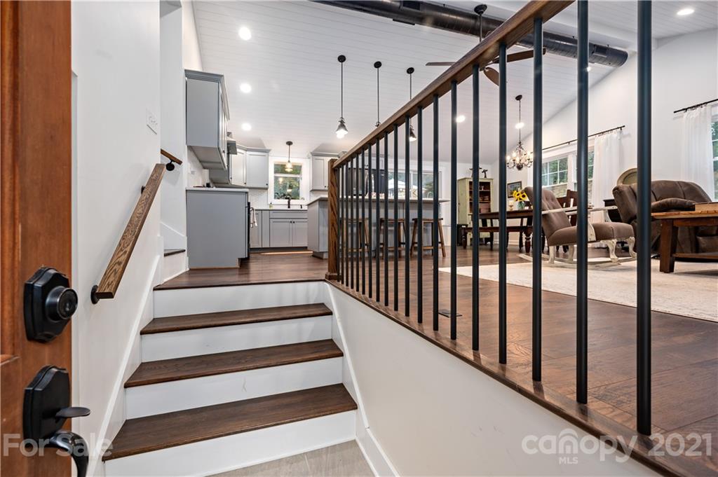 516 South Country Club Road Brevard, NC 28712 - Photo 4 of 37 Gallery Image 4