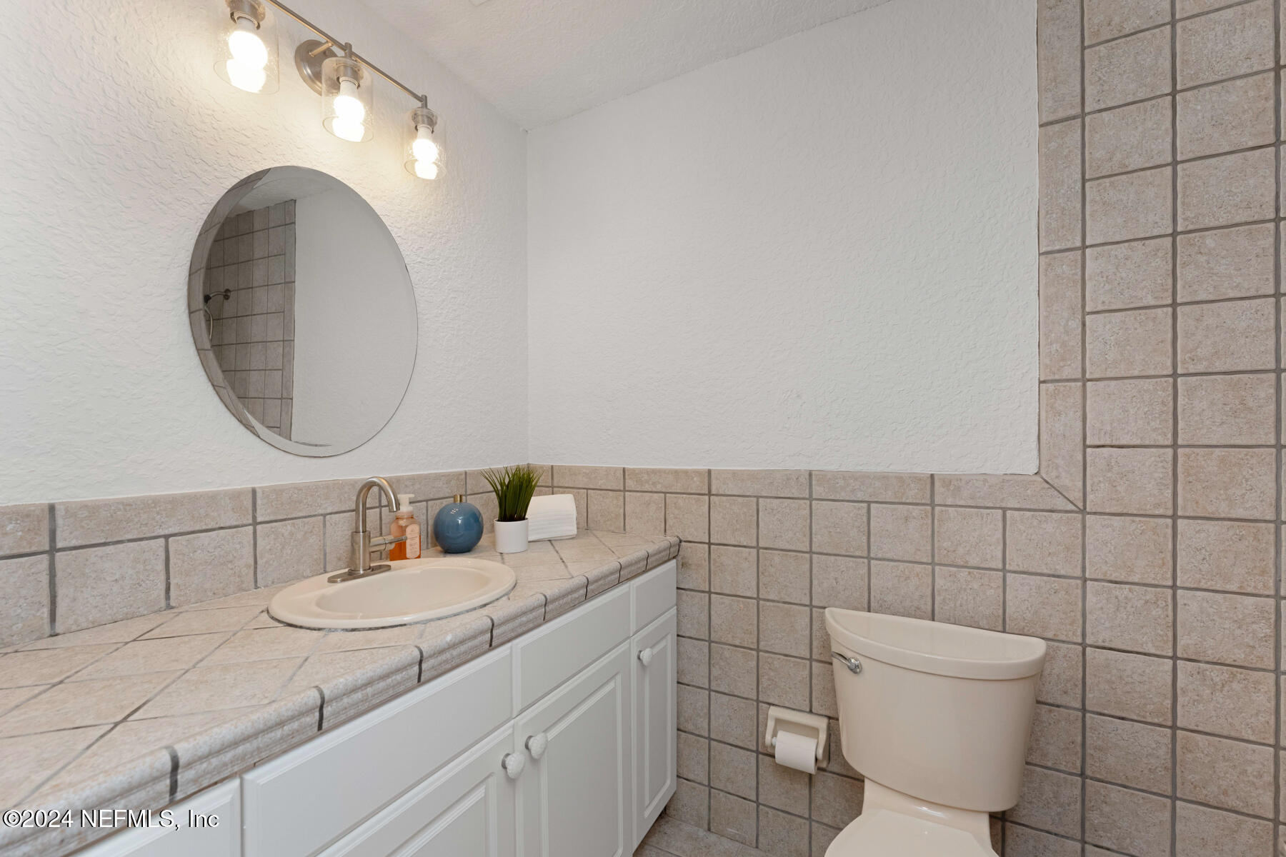 2327 Seminole Road Atlantic Beach, FL 32233 - Photo 22 of 31 Ensuite Bath to Bedroom 4