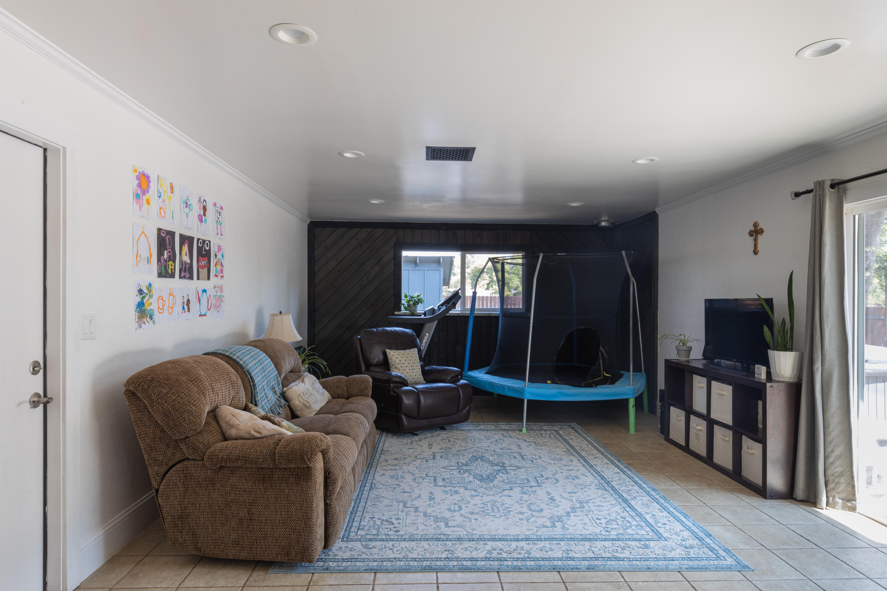 4001 Alta Mesa Drive Redding, CA 96002 - Photo 16 of 42 a living room with furniture flat screen tv and a window