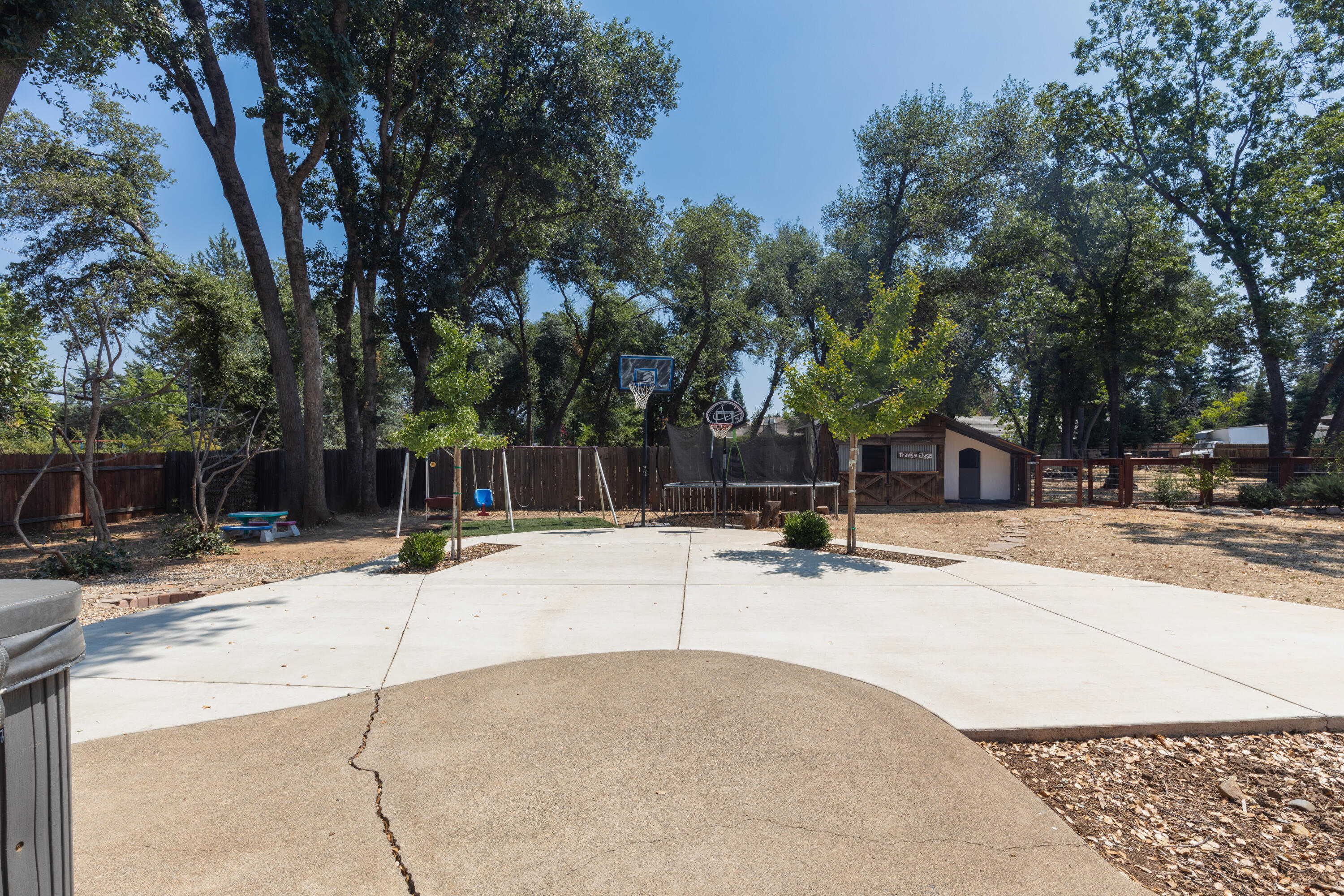 4001 Alta Mesa Drive Redding, CA 96002 - Photo 27 of 42 a view of a patio with a fountain