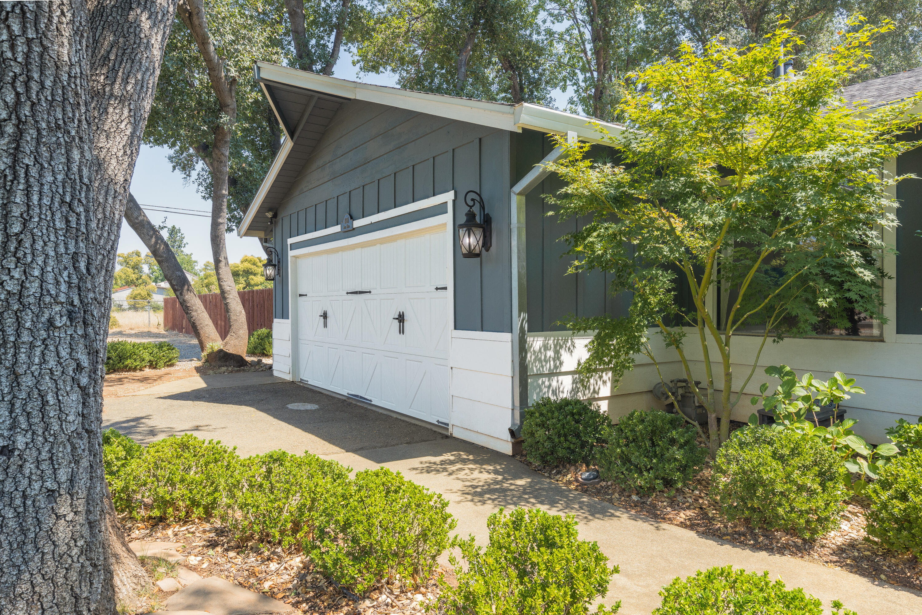 4001 Alta Mesa Drive Redding, CA 96002 - Photo 3 of 42 a backyard of a house with lots of green space