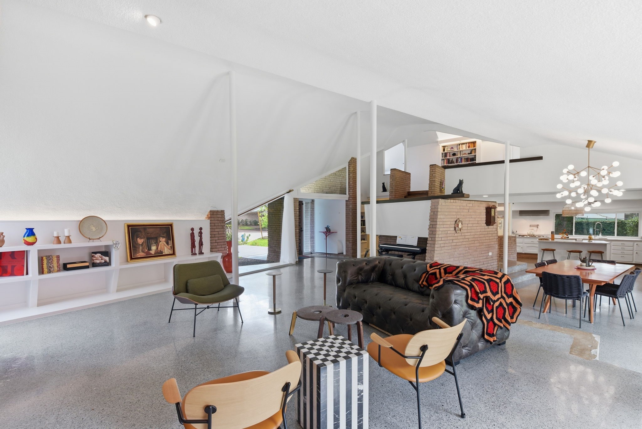 4603 Ivanhoe Street Houston, TX 77027 - Photo 8 of 50 Open-concept living space blending indoor and outdoor views