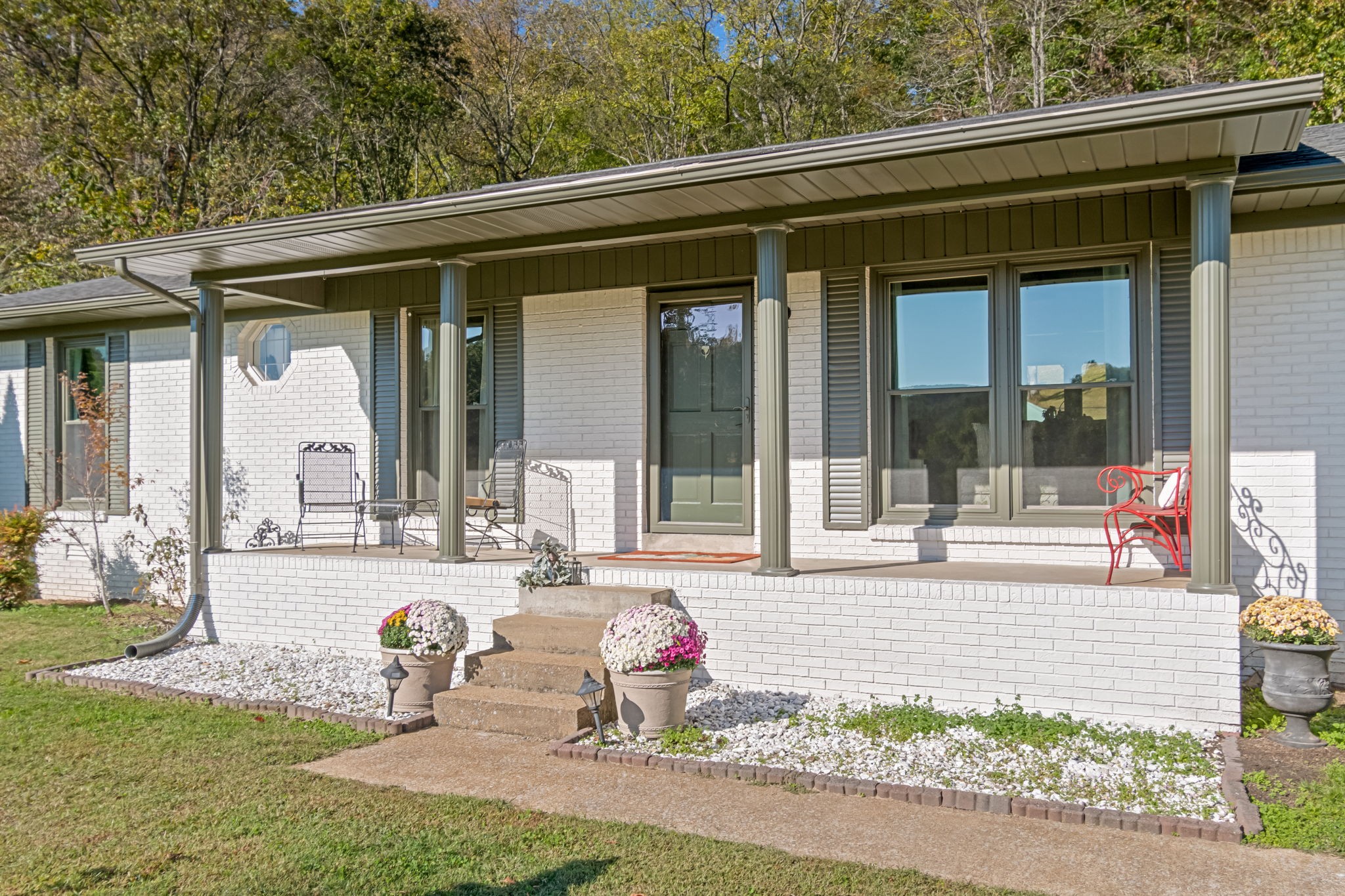260 West Fork Road Mount Pleasant, TN 38474 - Photo 9 of 54 a house view with a sitting space and garden space