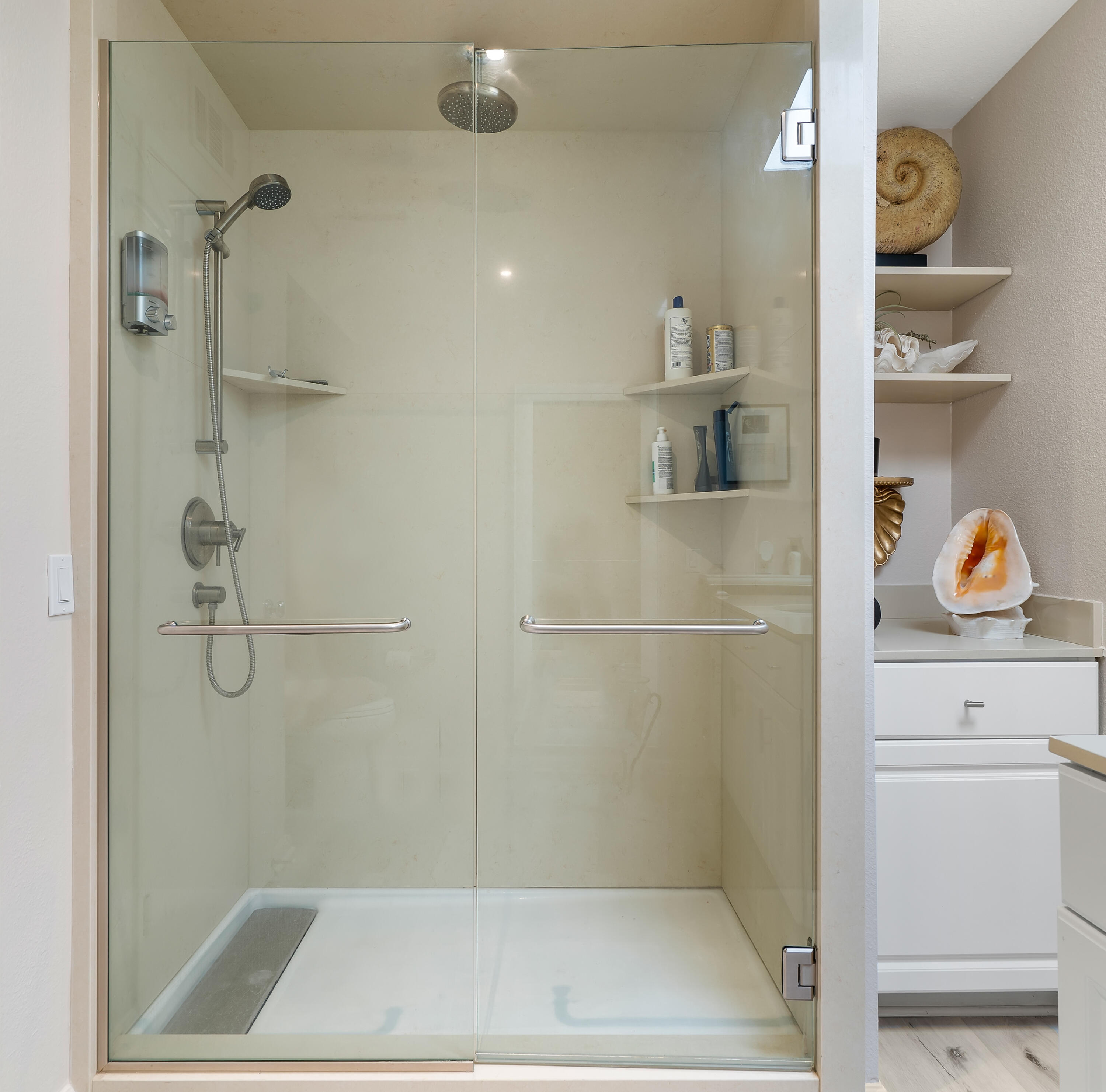 200 East Racquet Club Road, Unit 54 Palm Springs, CA 92262 - Photo 15 of 29 a bathroom with a shower