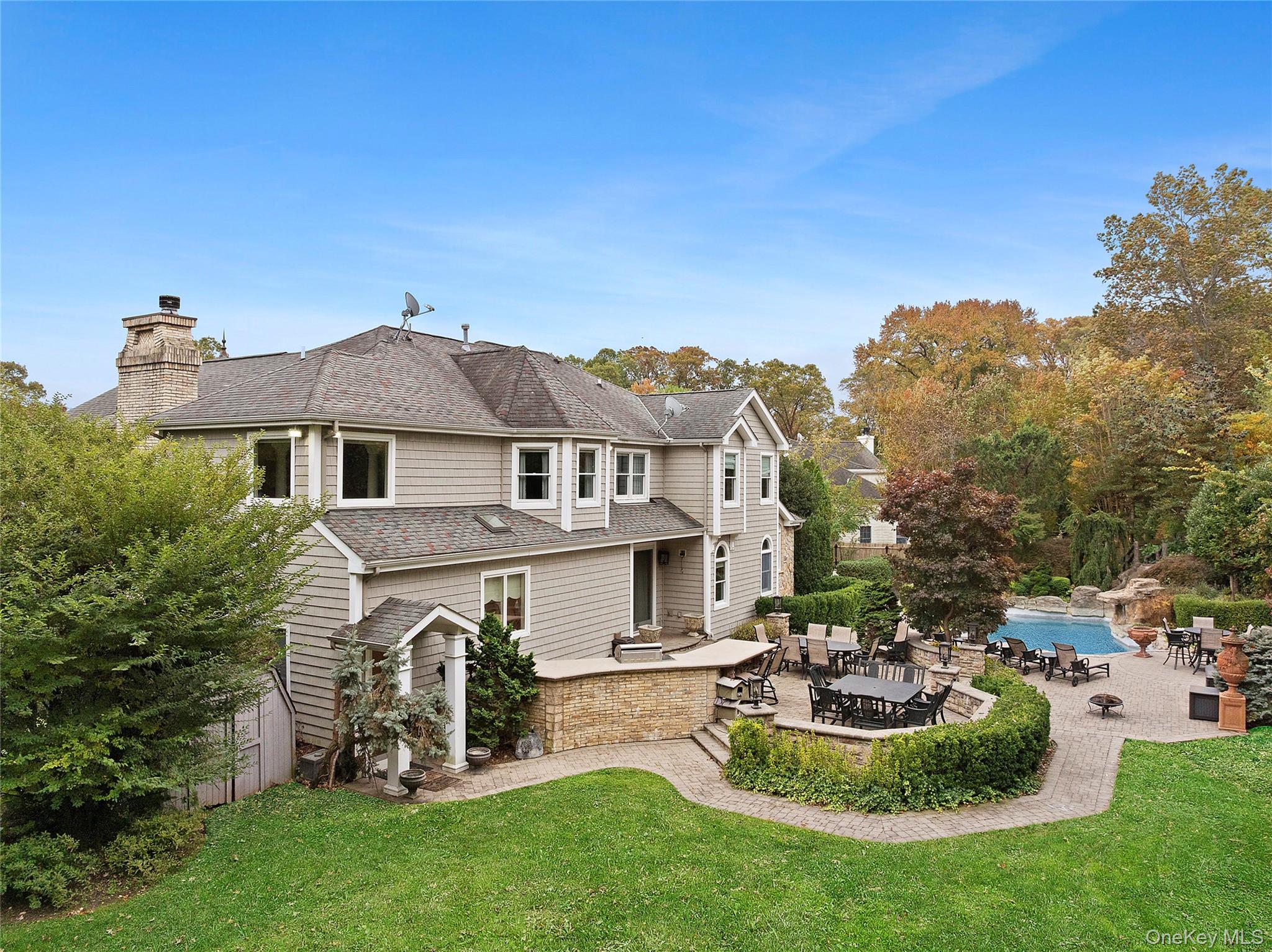 5 Schoolhouse Court Oyster Bay, NY 11771 - Photo 28 of 33 a aerial view of a house with garden