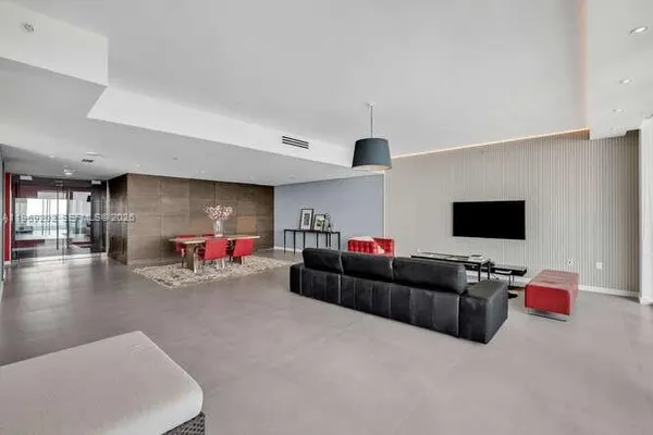 $15,000 | 900 Biscayne Boulevard, Unit 6205, Miami, FL 33132