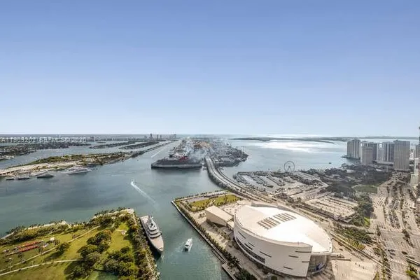 $15,000 | 900 Biscayne Boulevard, Unit 6205, Miami, FL 33132