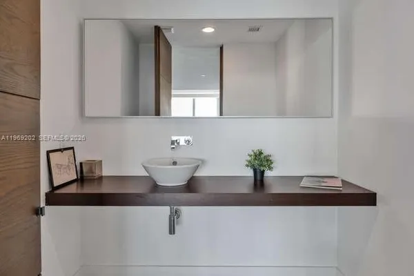 $15,000 | 900 Biscayne Boulevard, Unit 6205, Miami, FL 33132