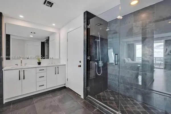 $15,000 | 900 Biscayne Boulevard, Unit 6205, Miami, FL 33132