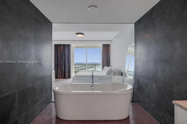 $15,000 | 900 Biscayne Boulevard, Unit 6205, Miami, FL 33132