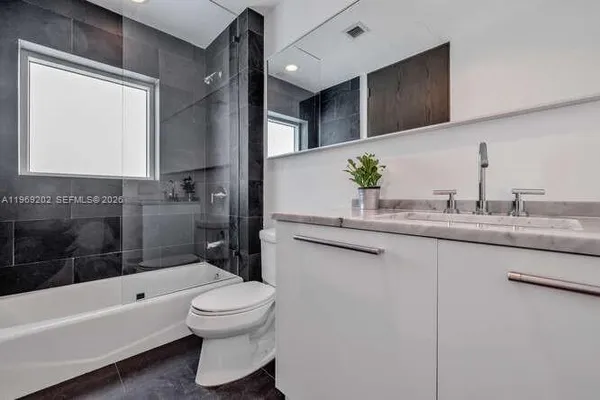 $15,000 | 900 Biscayne Boulevard, Unit 6205, Miami, FL 33132