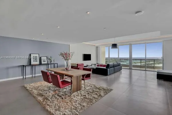 $15,000 | 900 Biscayne Boulevard, Unit 6205, Miami, FL 33132