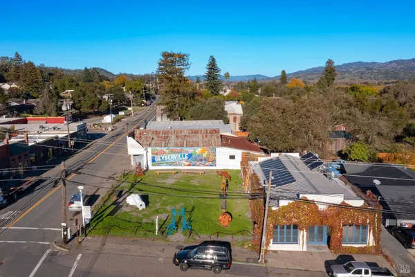 $995,000 | 21020 Redwood Highway, Geyserville, CA 95441
