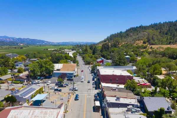 $995,000 | 21020 Redwood Highway, Geyserville, CA 95441