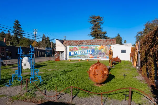 $995,000 | 21020 Redwood Highway, Geyserville, CA 95441
