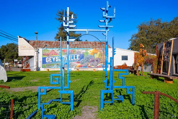 $995,000 | 21020 Redwood Highway, Geyserville, CA 95441