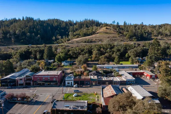 $995,000 | 21020 Redwood Highway, Geyserville, CA 95441