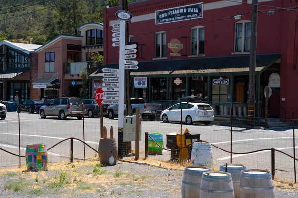 $995,000 | 21020 Redwood Highway, Geyserville, CA 95441