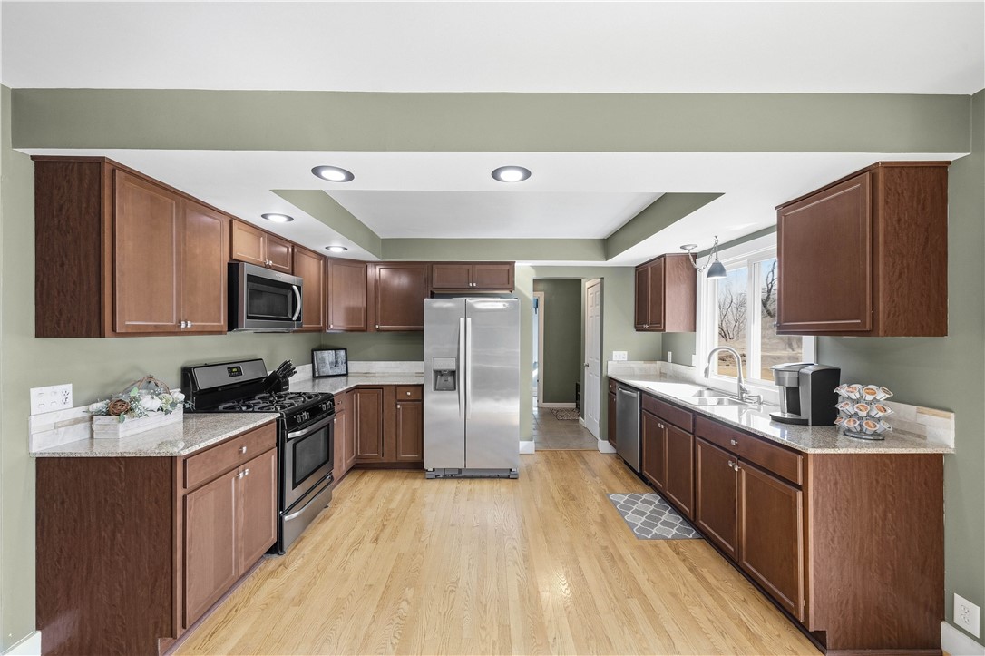 1679 Plank Road Penfield, NY 14580 - Photo 17 of 42