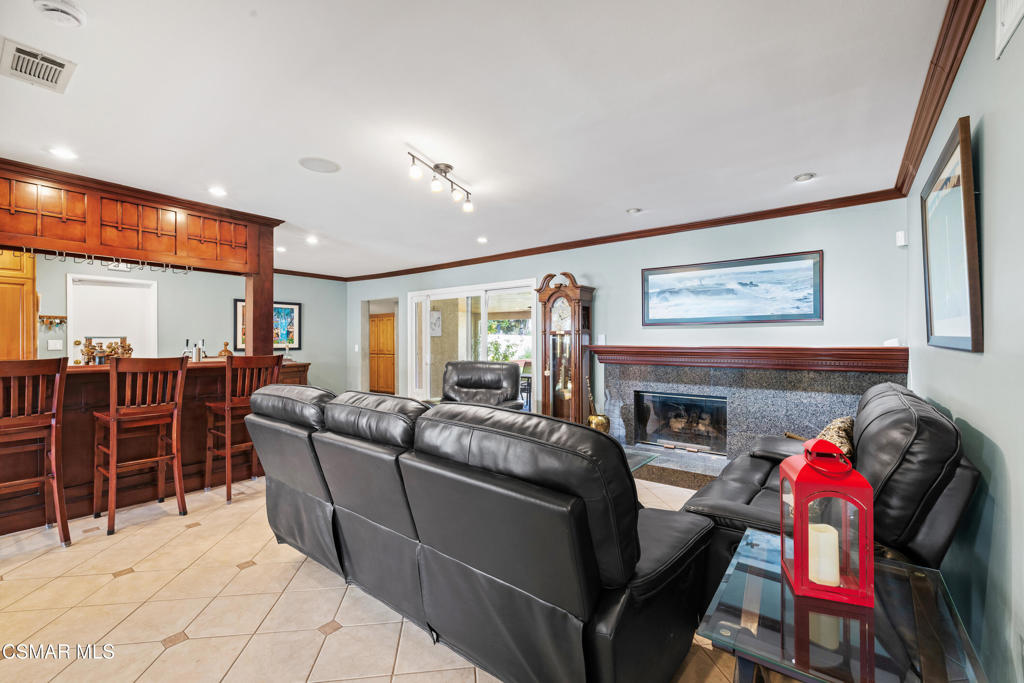 3079 Waco Avenue Simi Valley, CA 93063 - Photo 6 of 38