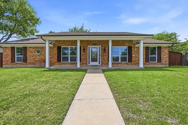 $600,000 | 628 Robindale Court, Bedford, TX 76022