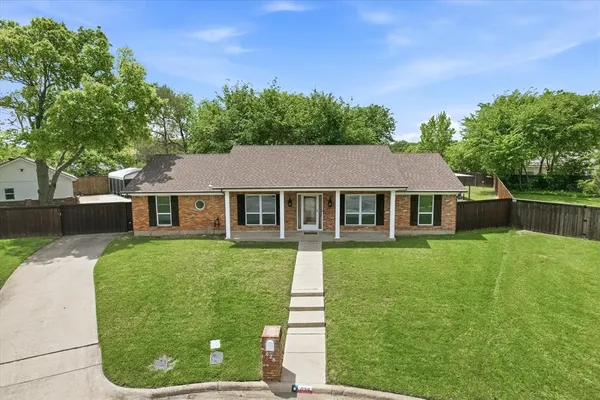 $600,000 | 628 Robindale Court, Bedford, TX 76022