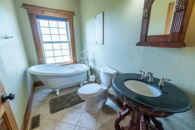 $559,000 | 10791 Northeast State Rte D, Butler, MO 64730