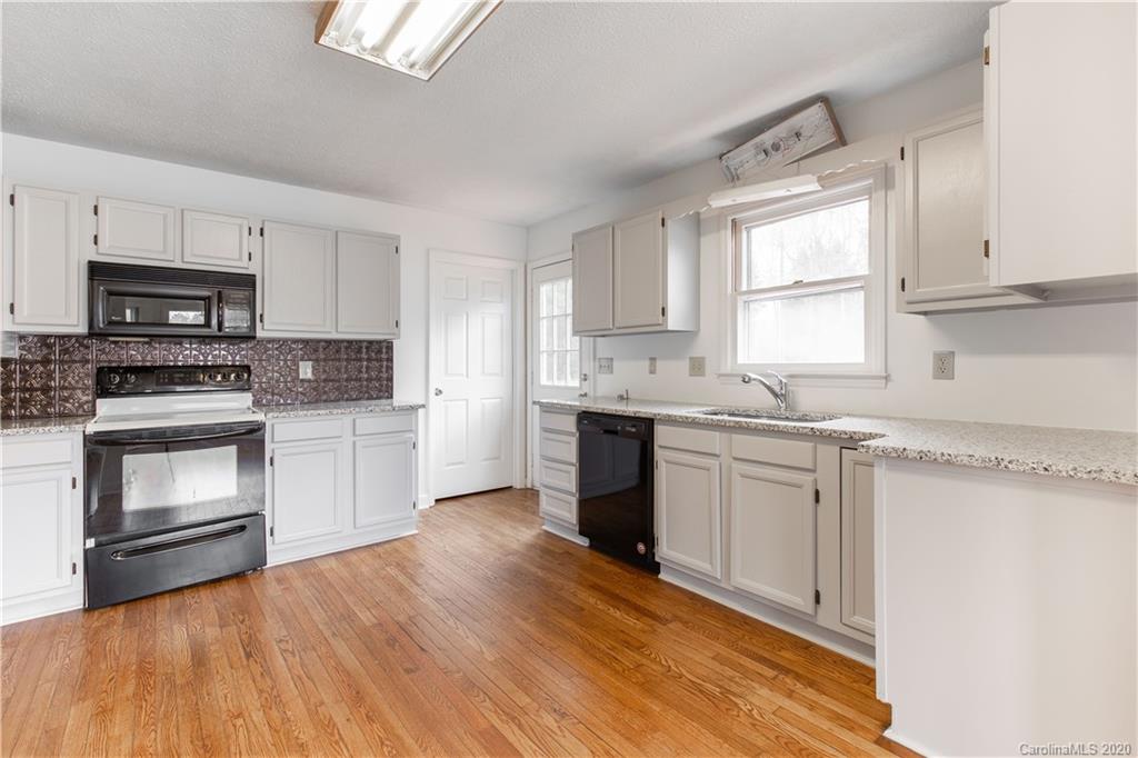 1241 Rabbit Run Road York, SC 29745 - Photo 7 of 27 Gallery Image 7