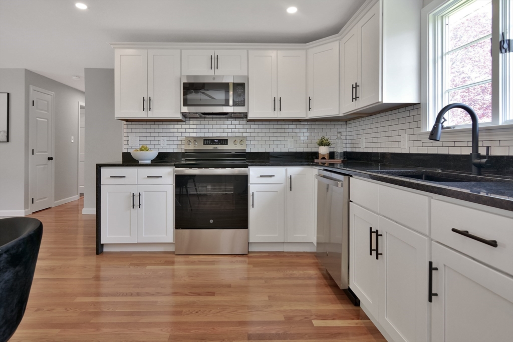 19 Francis Road Salem, MA 01970 - Photo 13 of 40 Gallery Image 13