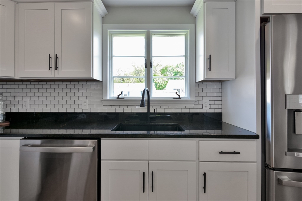 19 Francis Road Salem, MA 01970 - Photo 15 of 40 Gallery Image 15