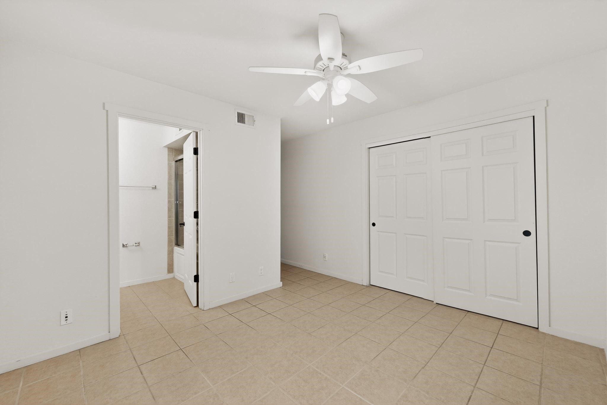 601 West San Mateo Road, Unit 27 Santa Fe, NM 87505 - Photo 18 of 27 Primary Bedroom (Bath)