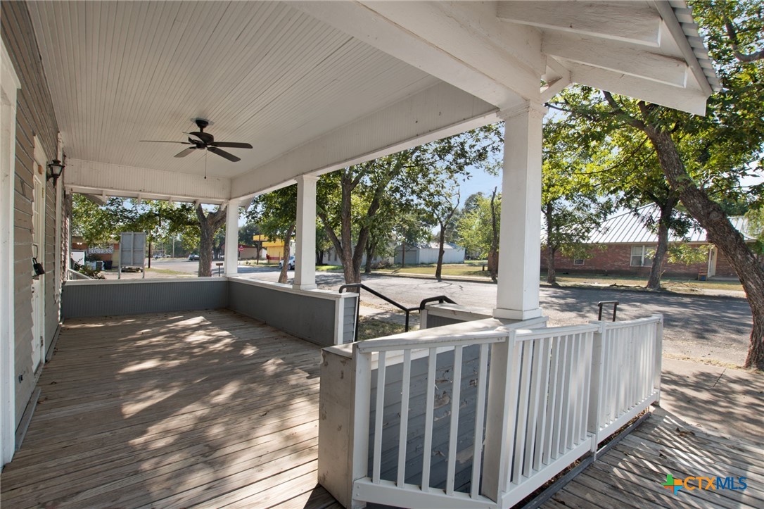 107 West 5th Street Lampasas, TX 76550 - Photo 8 of 32
