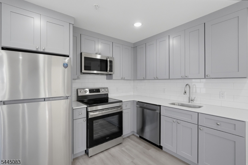 566 Springfield Avenue, Unit 305 Newark, NJ 07103 - Photo 10 of 11