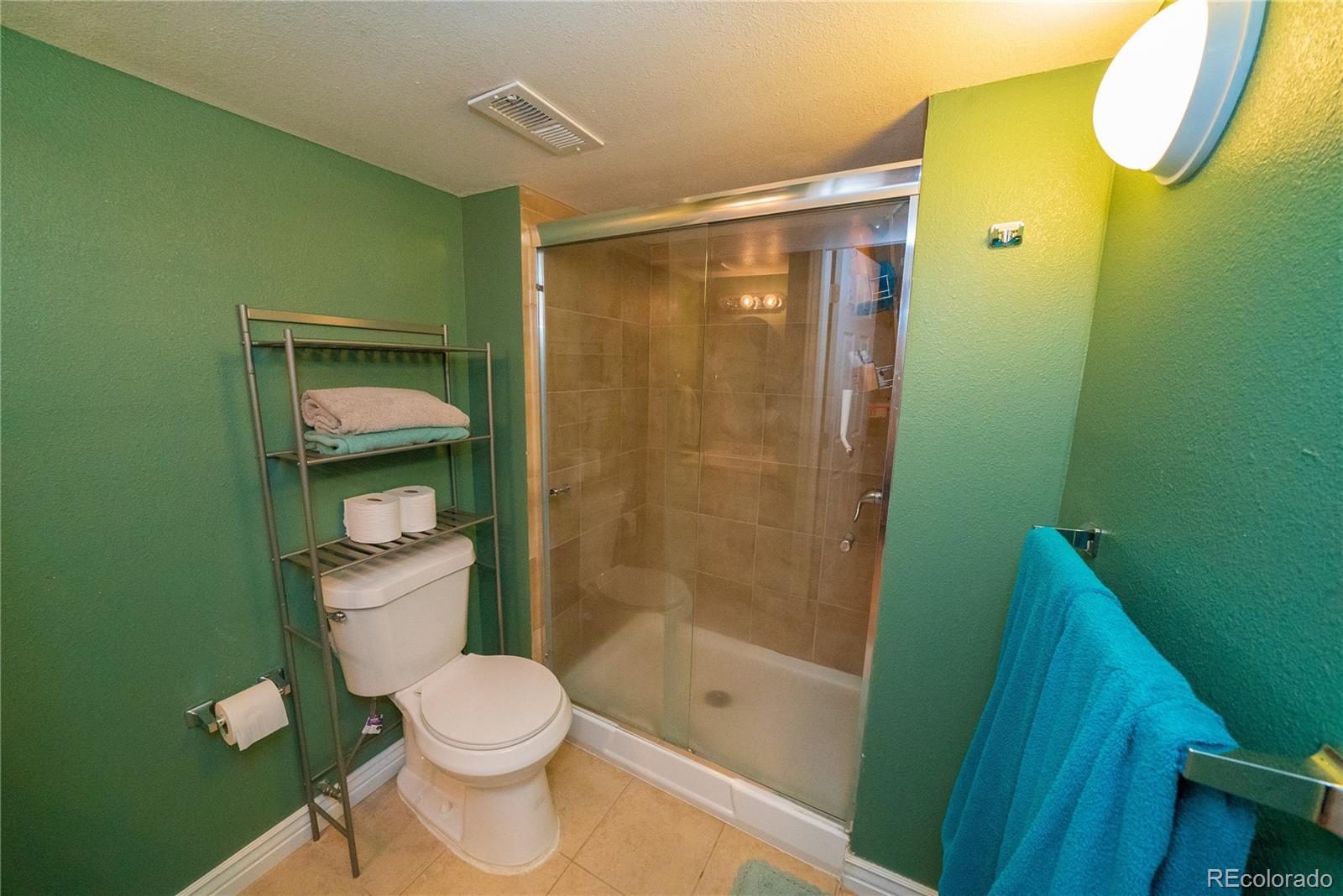 622 Longfellow Lane Highlands Ranch, CO 80126 - Photo 23 of 24 a bathroom with a shower a toilet and a sink