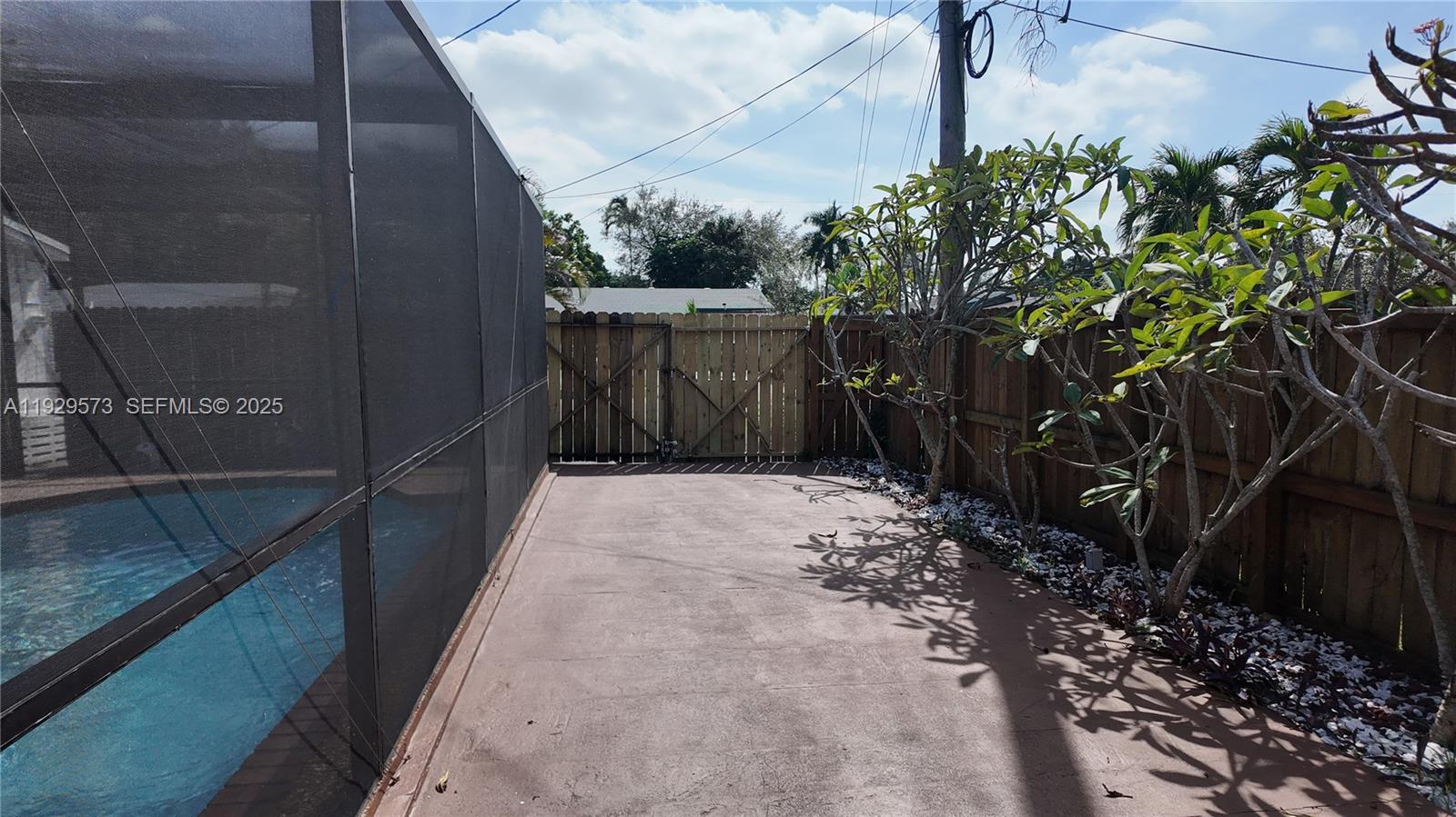 2100 North 57th Way Hollywood, FL 33021 - Photo 39 of 47 a view of entryway
