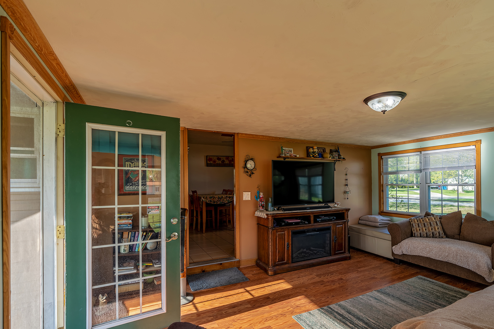902 Warren Street Chenoa, IL 61726 - Photo 20 of 36 a living room with furniture and a flat screen tv
