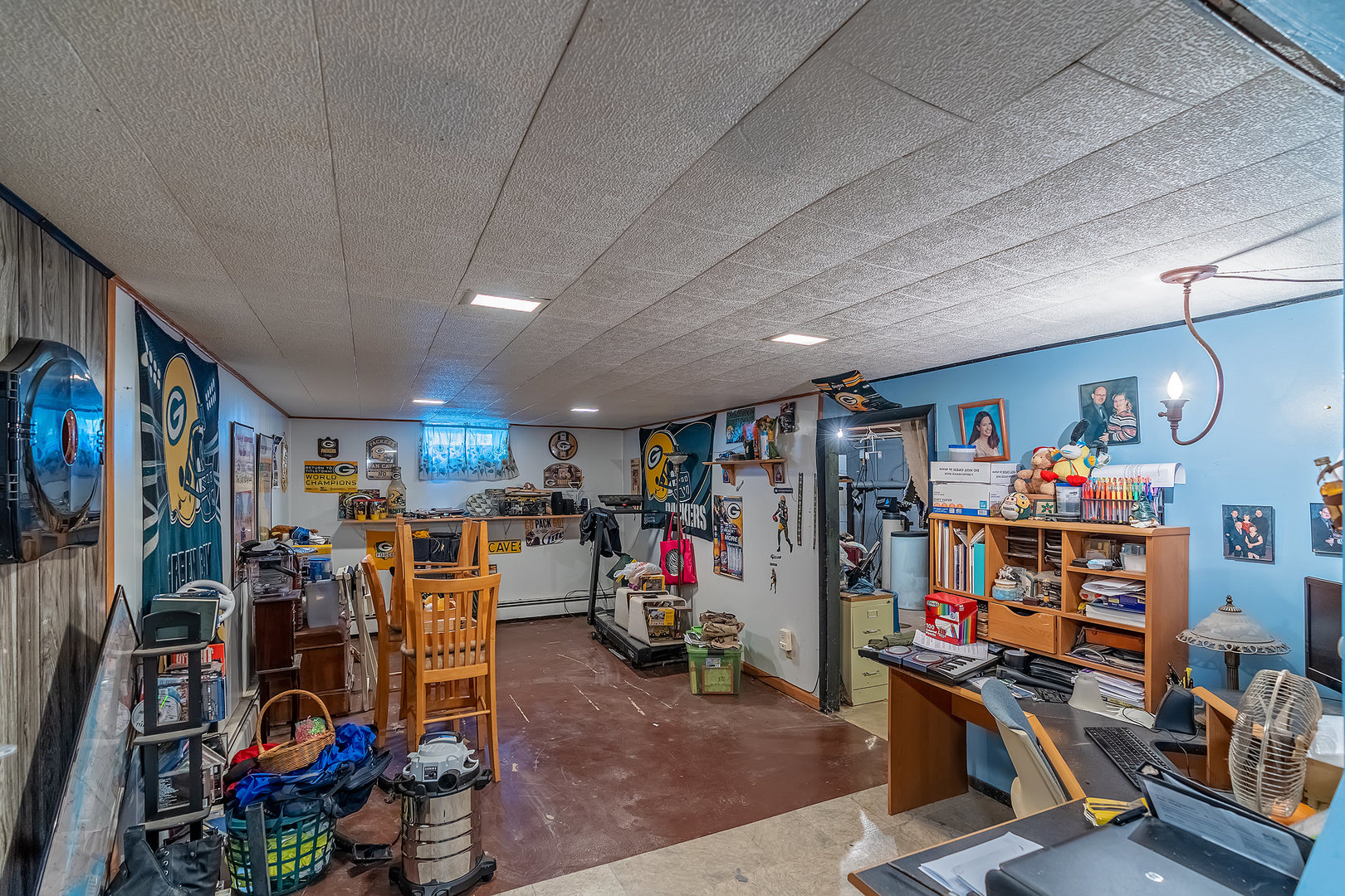 902 Warren Street Chenoa, IL 61726 - Photo 27 of 36 a view of a room with gym equipment