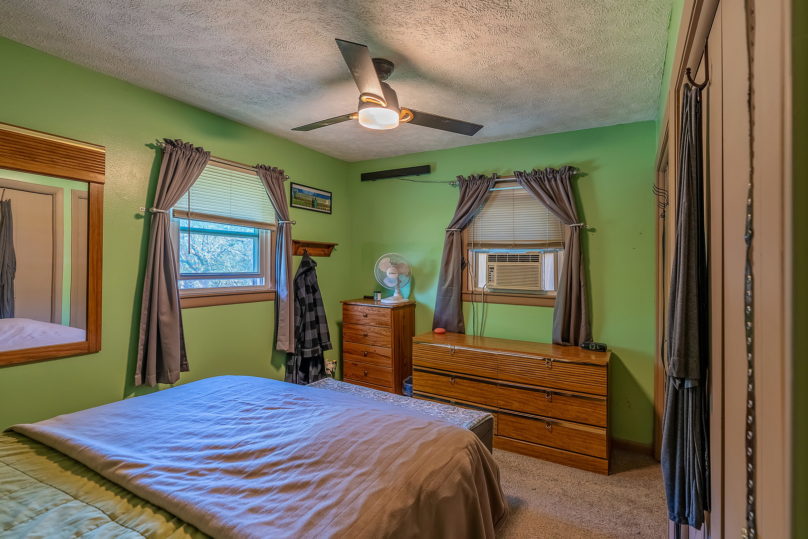 902 Warren Street Chenoa, IL 61726 - Photo 32 of 36 a bedroom with a bed and a dresser